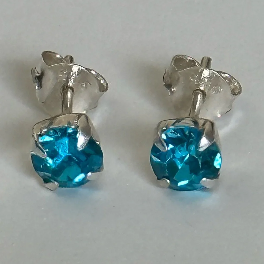Unisex 925 silver 5mm blue cz cubic zirconia stunning earrings